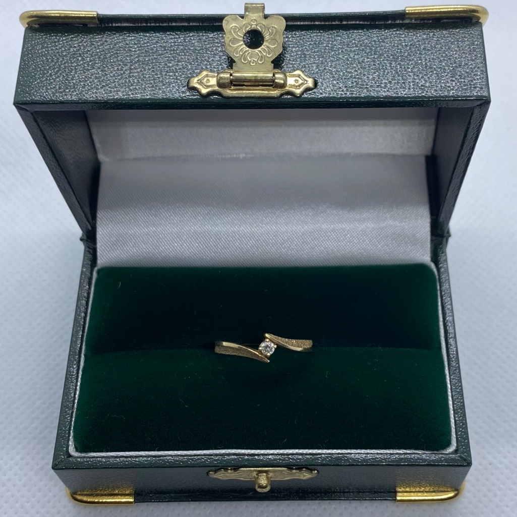 10k Diamond Ring
